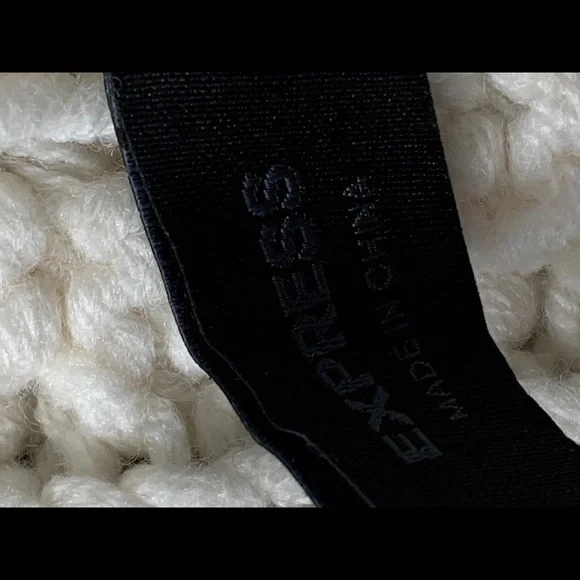 Elegant Cream Cable Knit Scarf - Picture 6 of 6